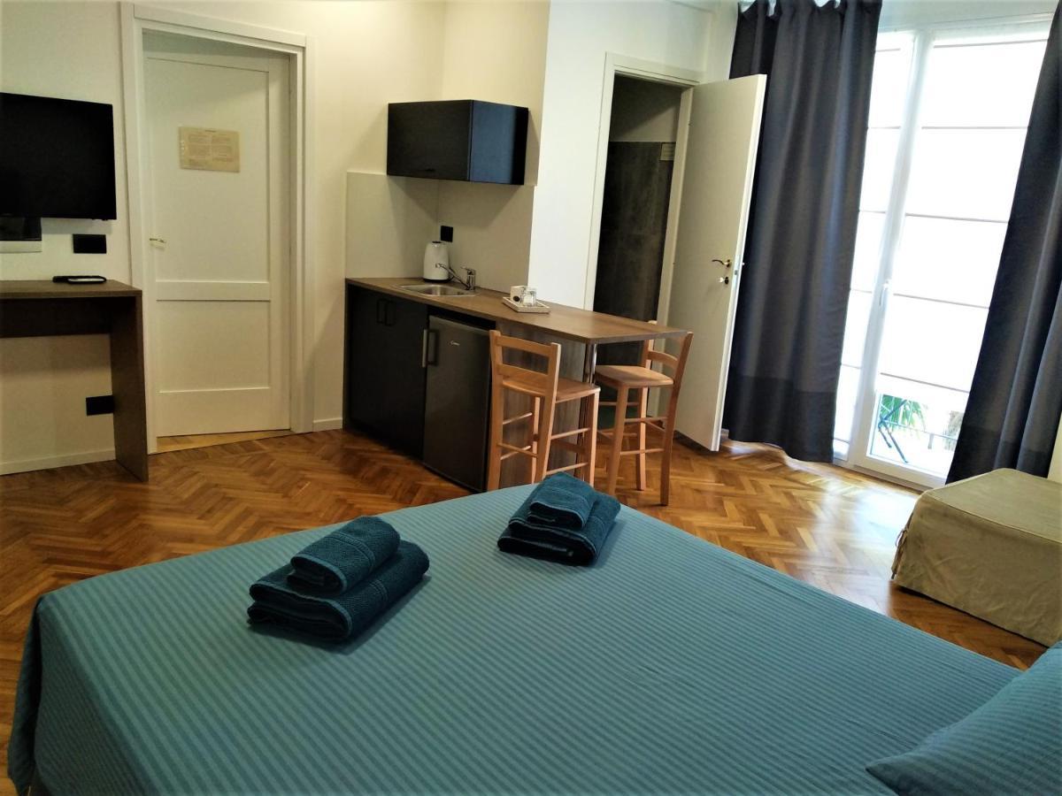 Residenza Laurum Мандельо дел Ларио Екстериор снимка