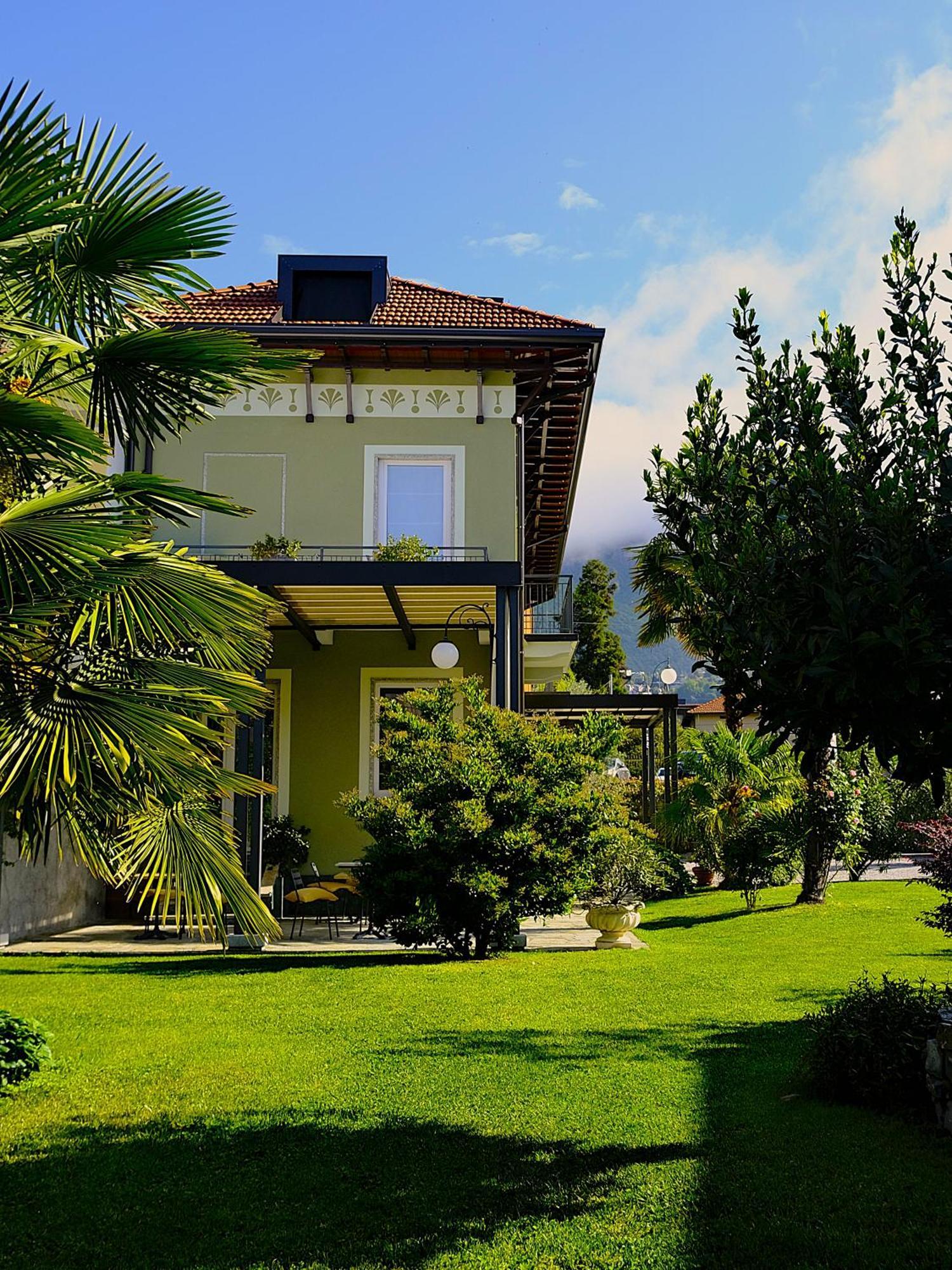 Residenza Laurum Мандельо дел Ларио Екстериор снимка